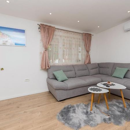 Apartment Strawberry Makarska Eksteriør billede