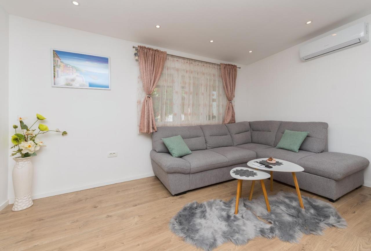 Apartment Strawberry Makarska Eksteriør billede