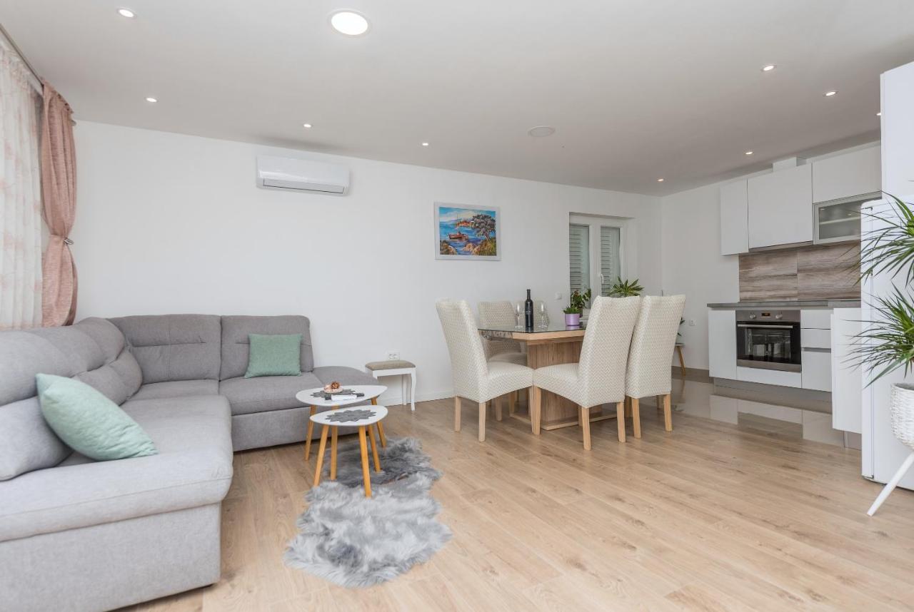 Apartment Strawberry Makarska Eksteriør billede