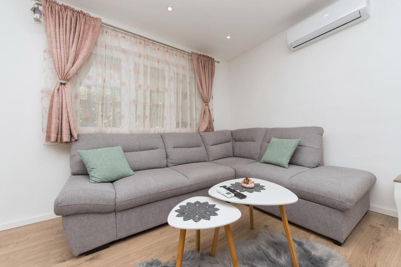 Apartment Strawberry Makarska Eksteriør billede