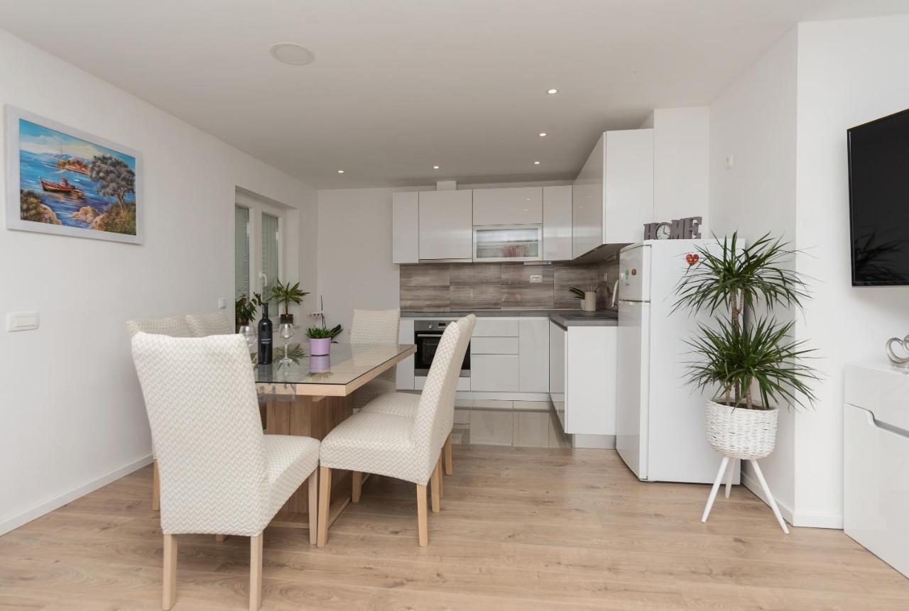 Apartment Strawberry Makarska Eksteriør billede