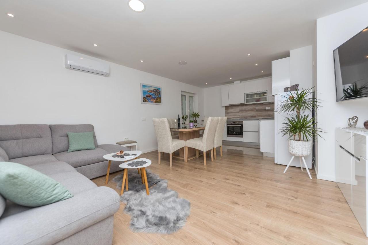 Apartment Strawberry Makarska Eksteriør billede
